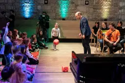 Danubia Zenekar: Mozart, a csokigolyók sztárja