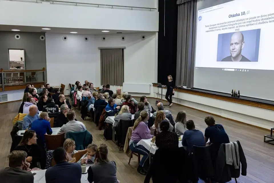 Dubnový Hospodský kvíz před velkým plátnem