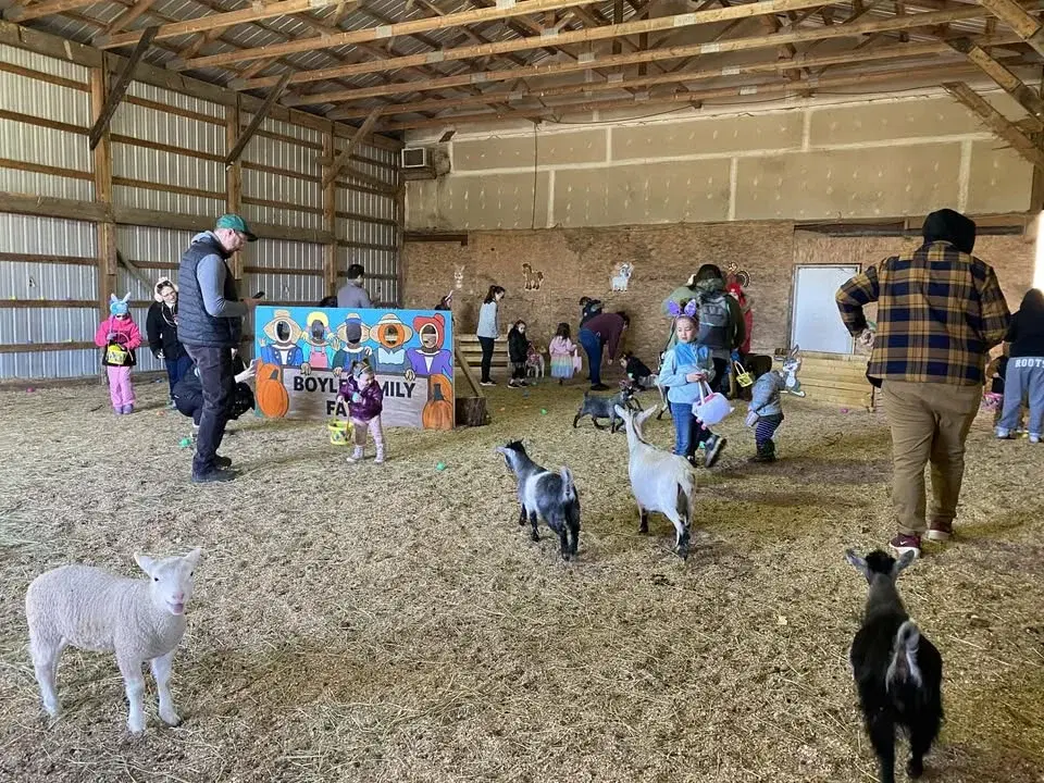 EASTER EGGSTRAVAGANZA AT THE FARM đ°