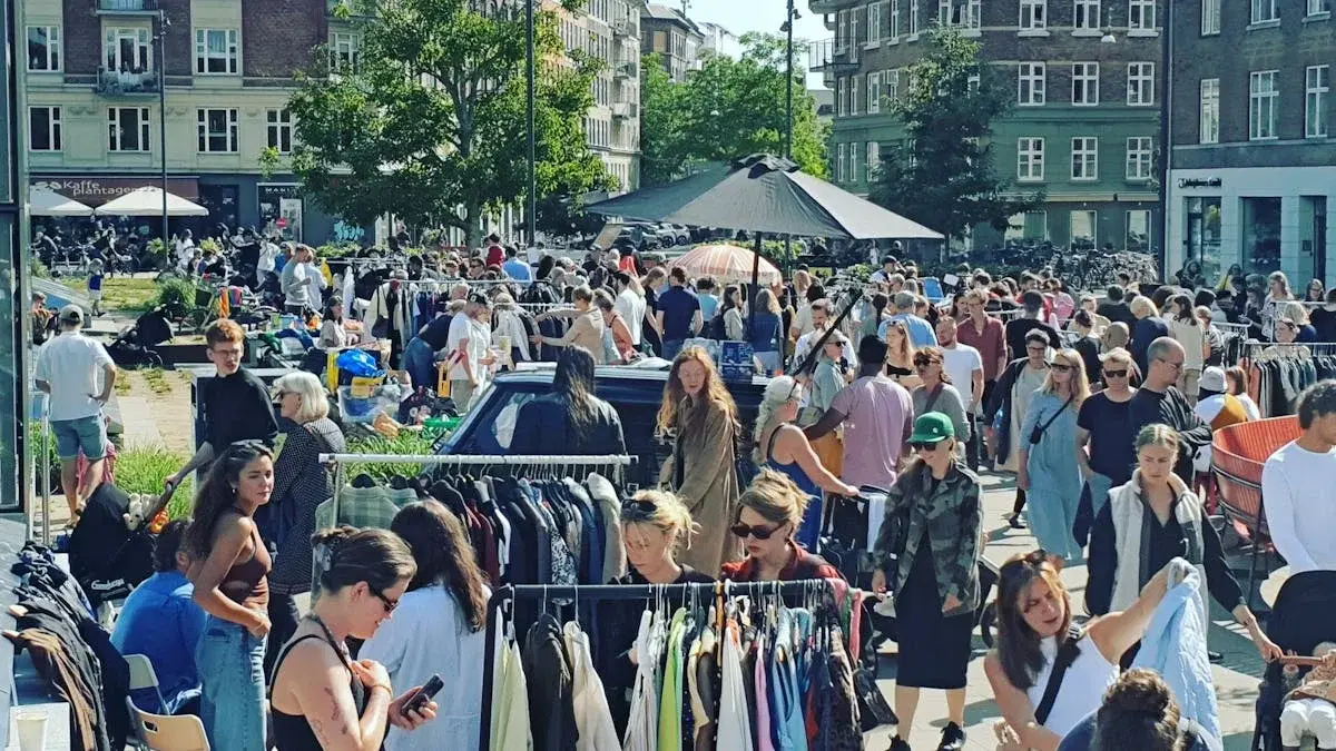LOPPELINDA på ENGHAVE PLADS ved METROEN - Årets Sidste!