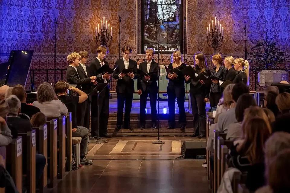 Sången doftar i natten – Renovare Vokalensemble 🎶✨