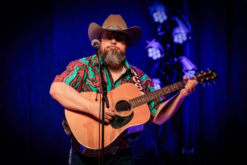 Ags Connolly (UK Country) kl. 21:00