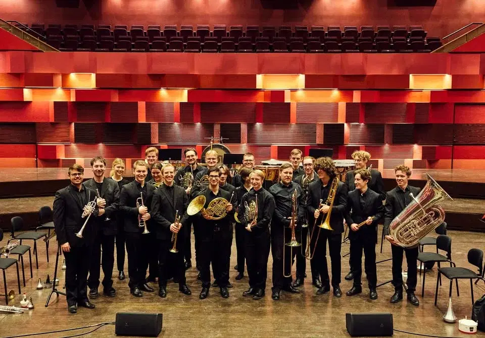 Änglar med stort brass och slagverk