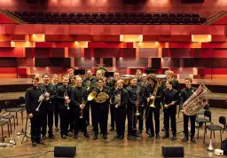 Änglar med stort brass och slagverk