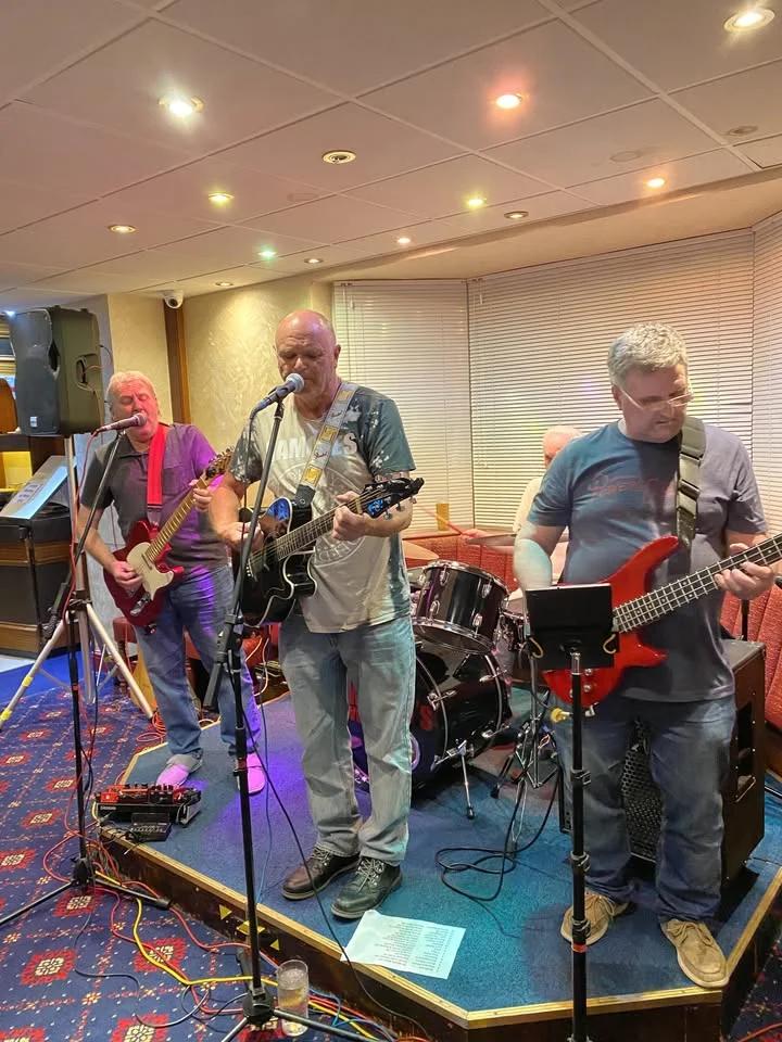 The Woodcutters Open Mic with Coco guesting