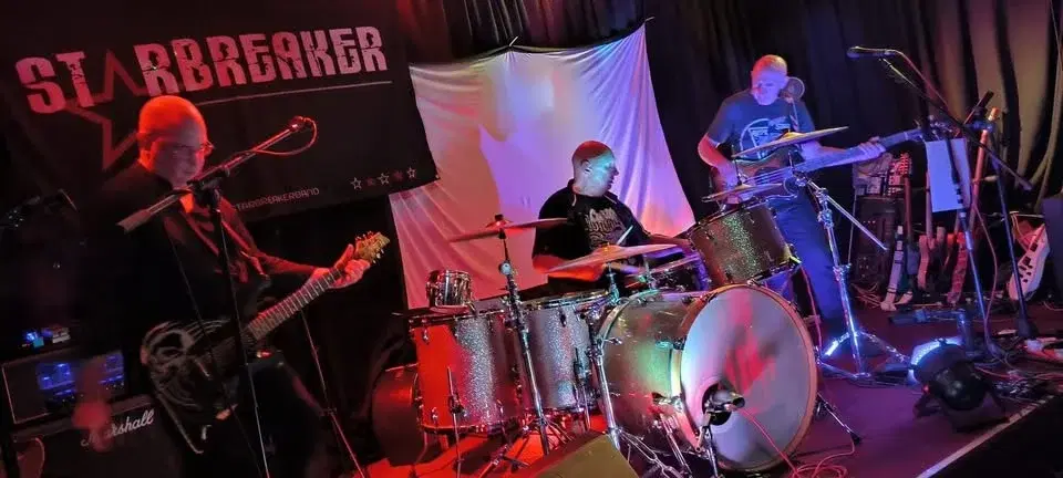 Starbreaker live @ Steels Social Club Sunderland