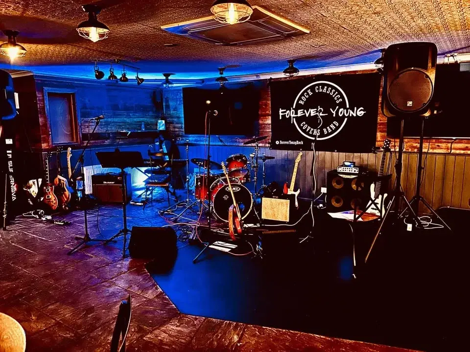 Forever Young playing at The Dove, Newport Pagnell