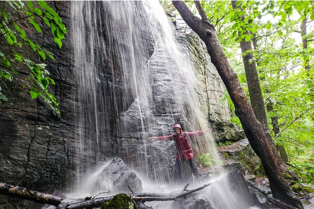 10 meters high waterfall and walk