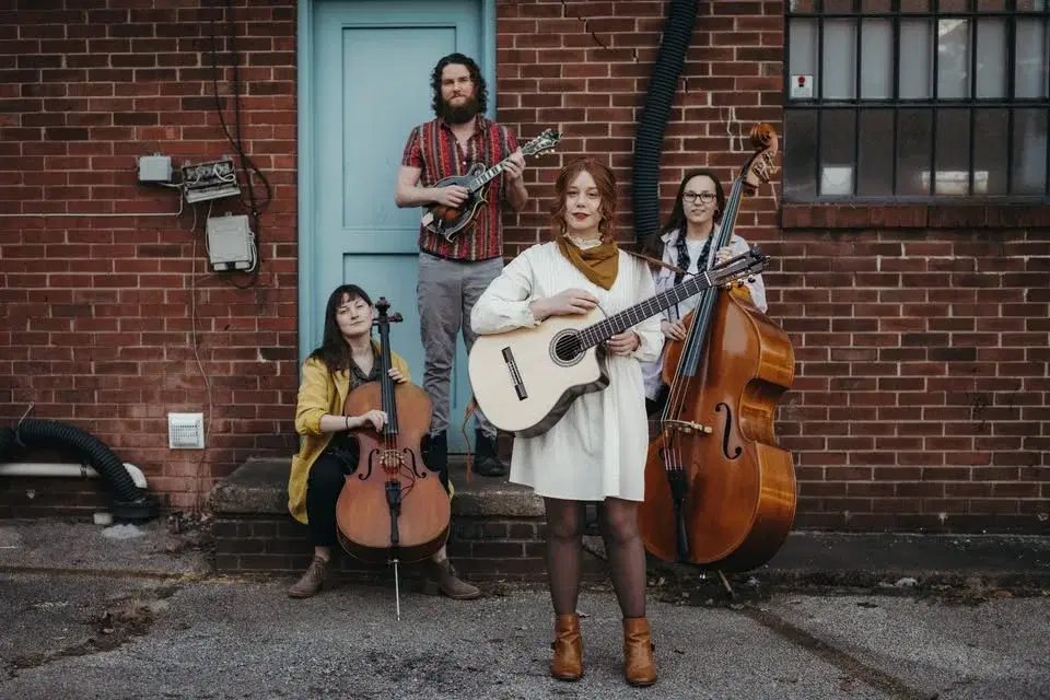 Redd & The Paper Flowers