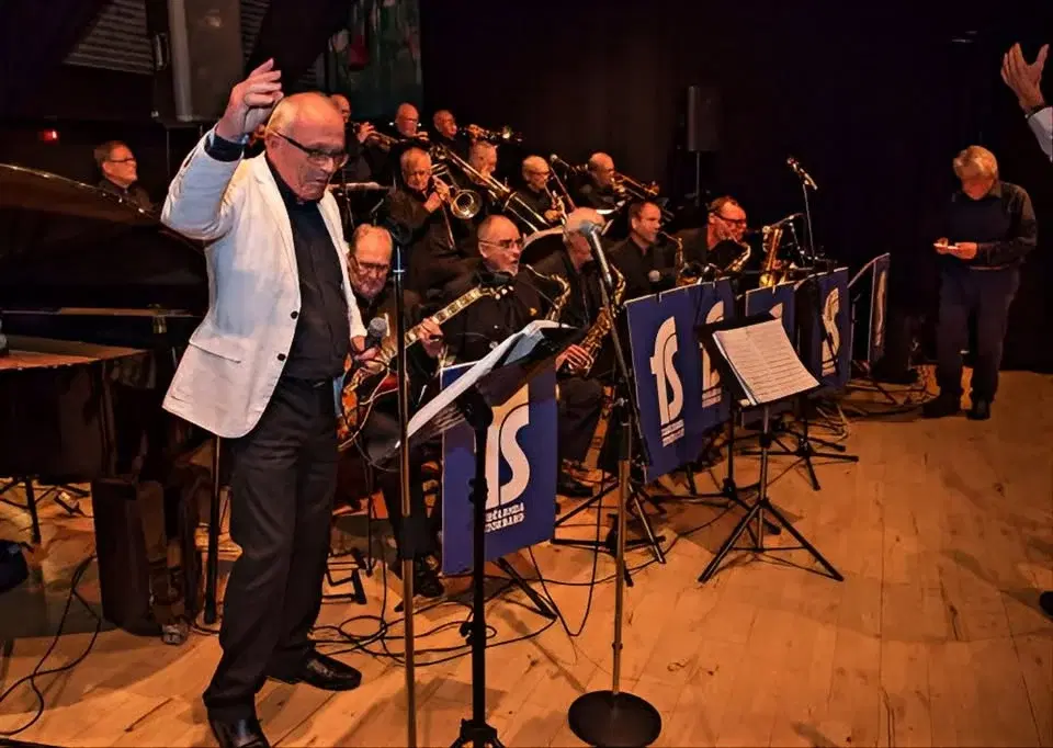 Tedans med Frölunda Storband