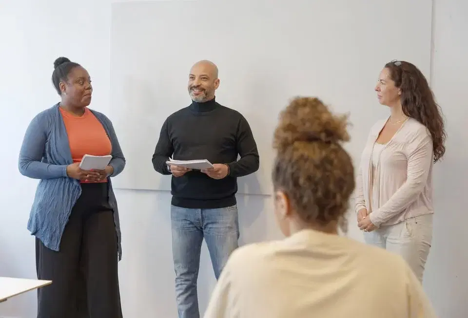 Träna svenska - på nivå SFI D och uppåt