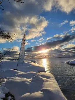 Av-isning vid Björkviks brygga 28/3