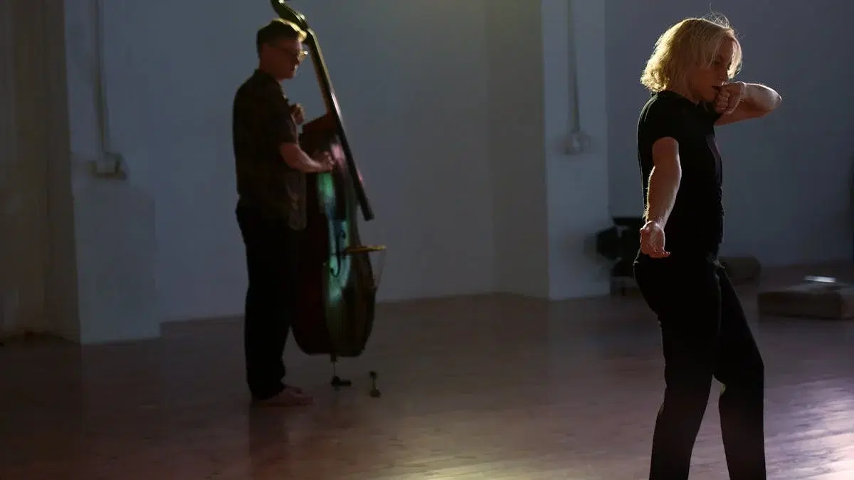 All the way around- Meg Stuart (US/BE/DE)& Doug Weiss(US/DE)