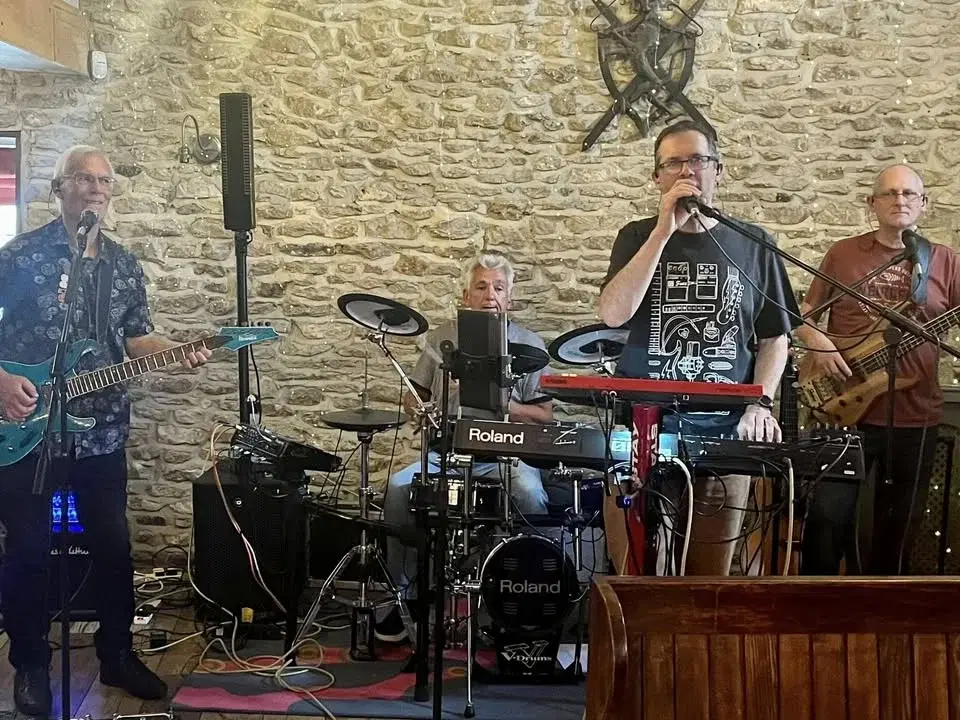 MASH Live @ The Lion - the one where it's Stu's Brithday!