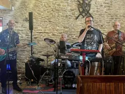 MASH Live @ The Lion - the one where it's Stu's Brithday!