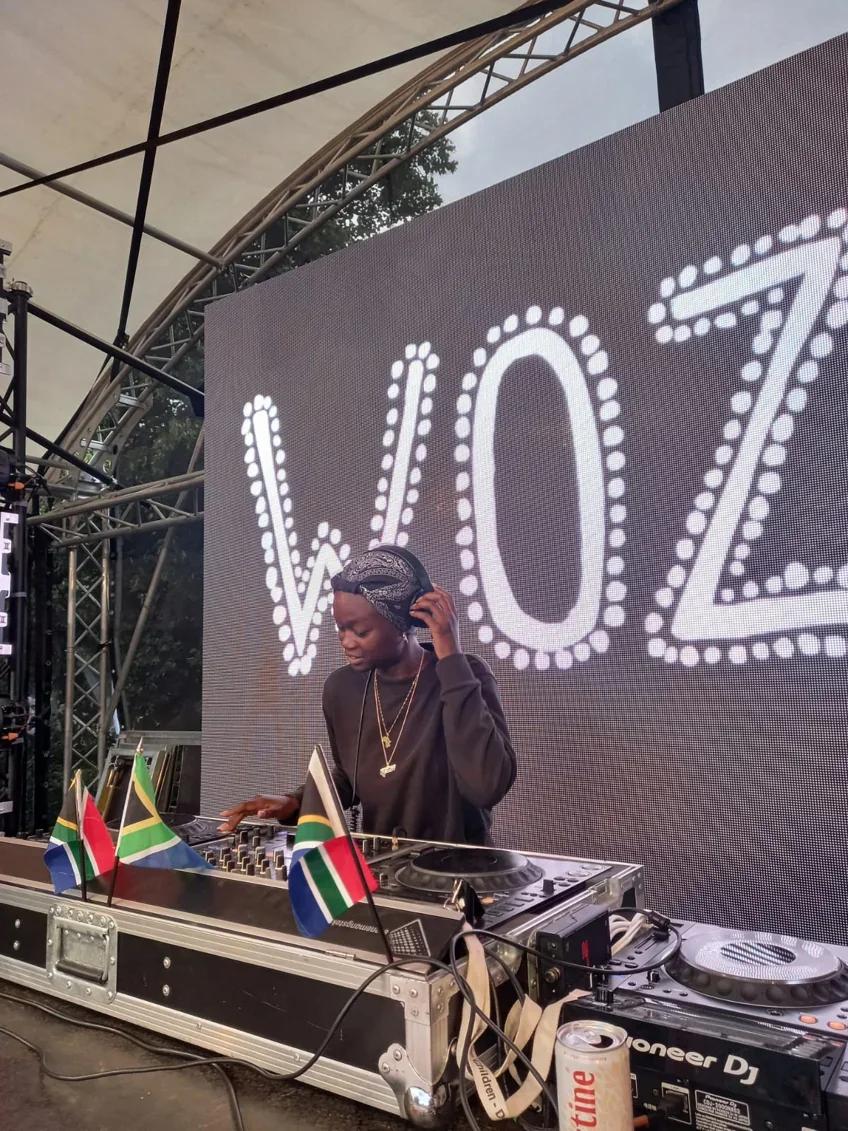 WOZ: International DJ Night đ§đđ„