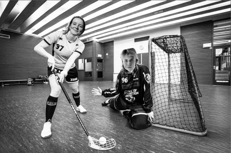PERS plays floorball