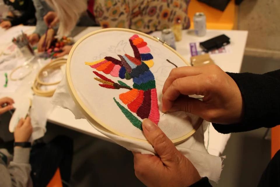 Broderi i Götaverkstan