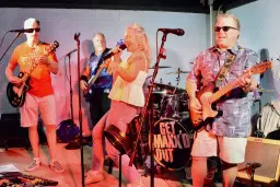 Howl’n Maxx Band at Drews on The River