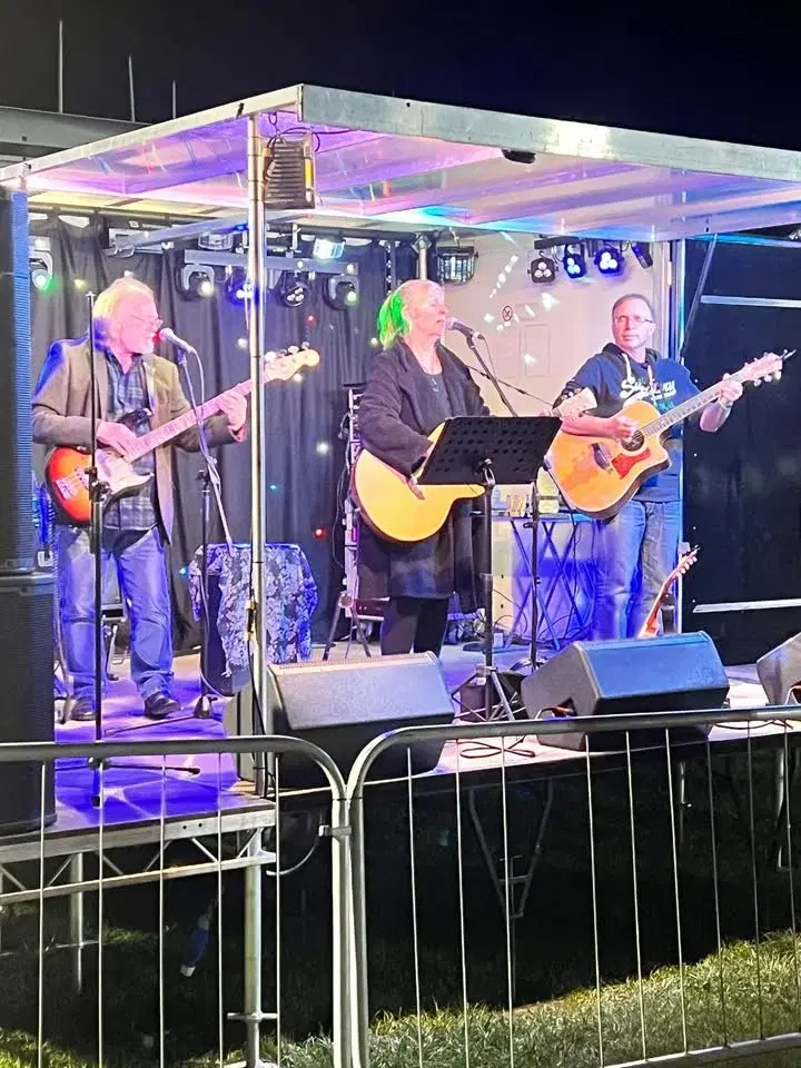 Miv, Kev and Dave Live at Bont Borth 200. Menai Bridge