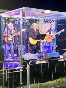 Miv, Kev and Dave Live at Bont Borth 200. Menai Bridge