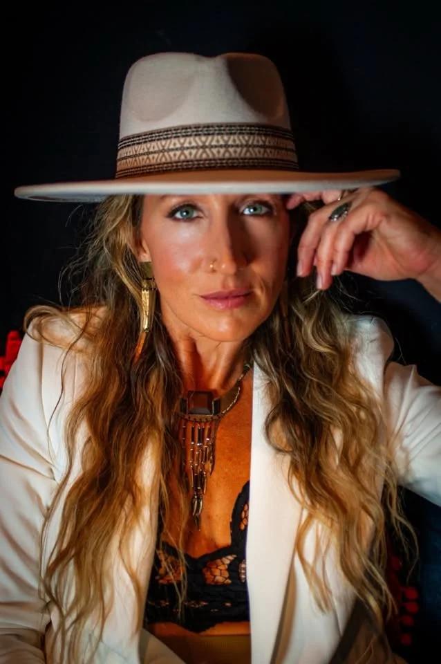 Elysian Gardens Presents: Erin Mitchell Band