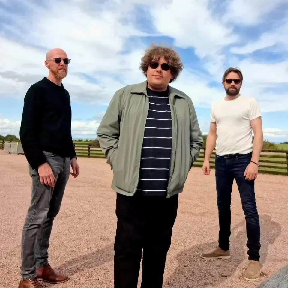 3's a Crowd LIVE@TRUTH