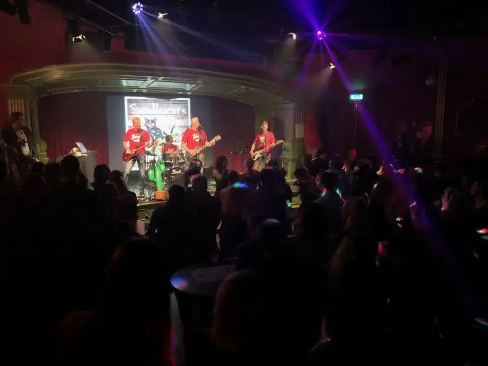 Rock Räk & Tacokryssning med Smellycats