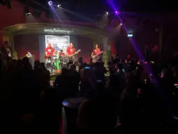 Rock Räk & Tacokryssning med Smellycats