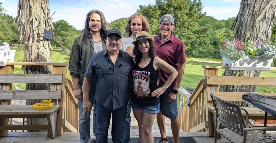 Serendipity keeping the party going at Bogey’s, come boogie with us!