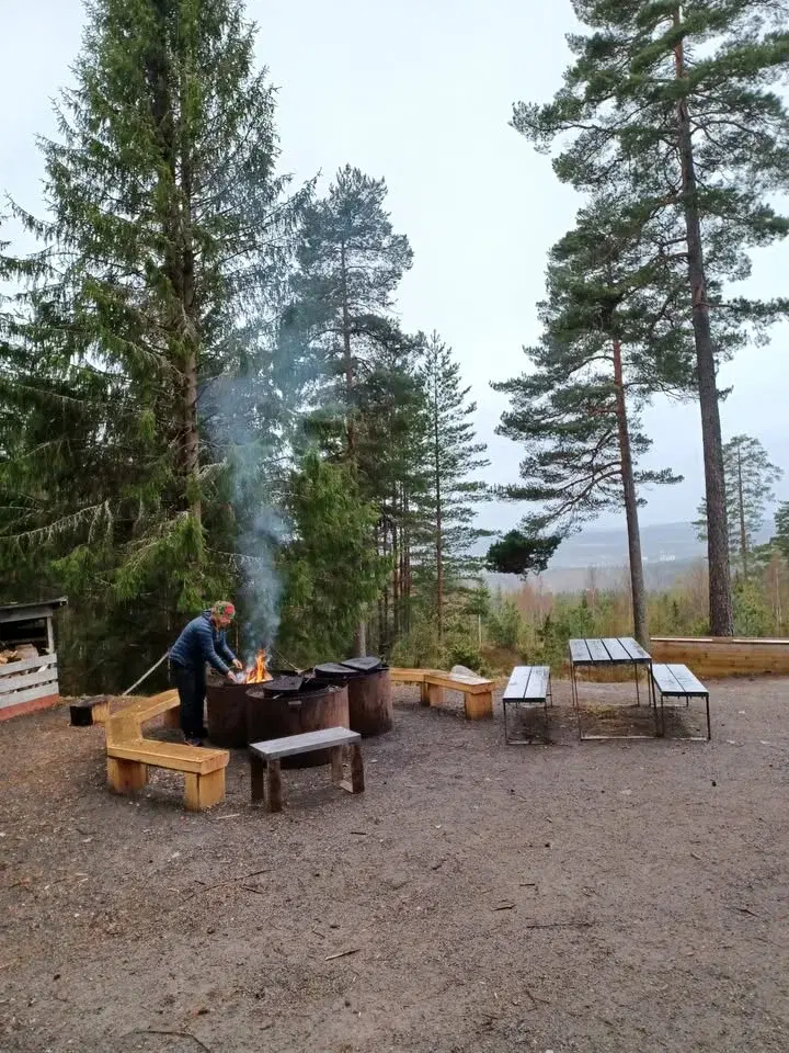 PĂ„skvandring till Sjulsarvsstugan đŁđ¶ââïž