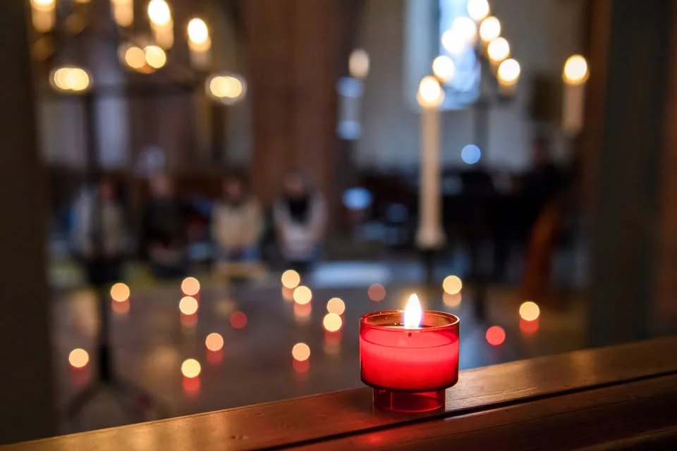 Fredagskväll med Taizé och Open Space i Ängbykyrkan