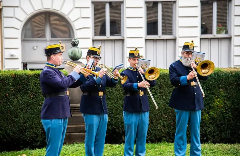 "Gartenklänge" im botanischen Garten mit dem Deutschmeister-Quartett