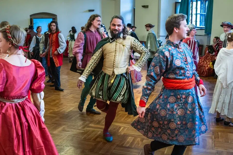 JARNÍ HISTORICKÝ PLES