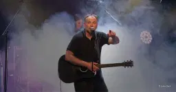 Thomas Stipsits & Band Austropop lebt! - Posthof FrischLuft Open Air