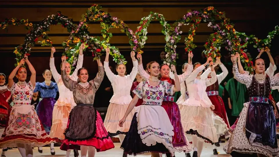 Magyar Állami Népi Együttes: Kivirágzott keresztfája