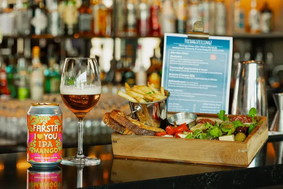 Fredagsfeeling - Haninges bästa After Work! (https://somo-app.com/e/fredagsfeeling-haninges-basta-313)