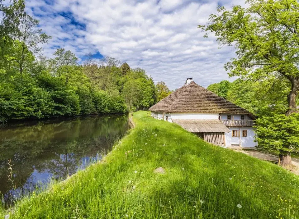 Mlýn, Slunce, seno a dudy