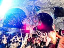 Café Opera — Fredag