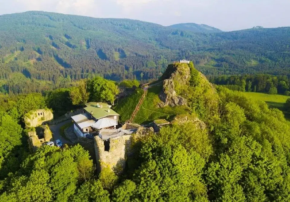 Na Tolštejn a Jedlovou