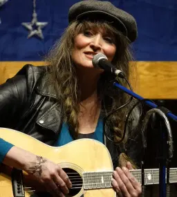 Kerri Powers LIVE in the FrontRoom at WCUW !