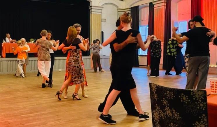 Milonga Tango Brujo, söndagen den 1 mars med tdj Adriana Luiza!