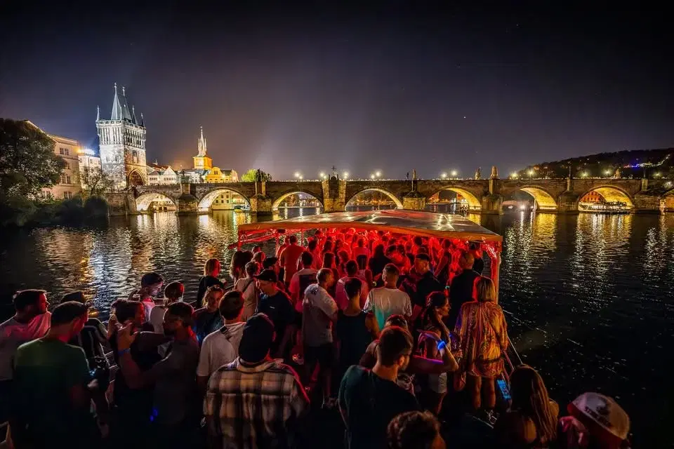 Generate 〰〰〰𖠳 〰〰〰 Boat