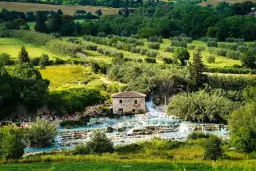 E-Mountain Bike-kal Toszkána ösvényein I. - Val d'Orcia, Sorano és Terme di Saturina