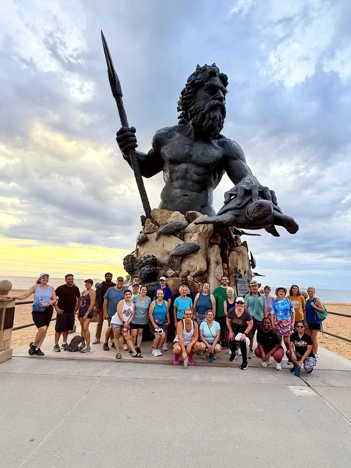 Stars & Strides Sunrise Walk (6 Miles) + Optional Breakfast đșđžđ