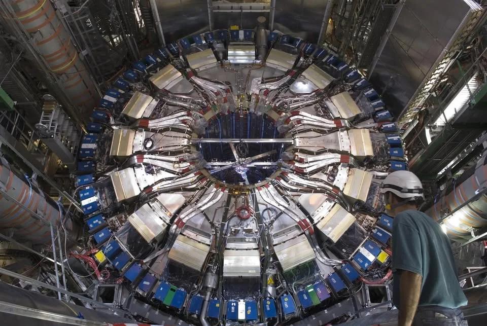 Open lecture by Samuel Silverstein - Enormous machines for tiny particles