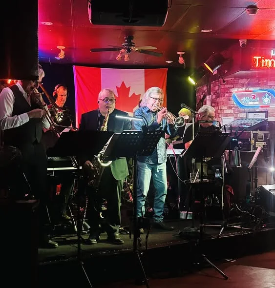 The Edge Lounge, Ajax