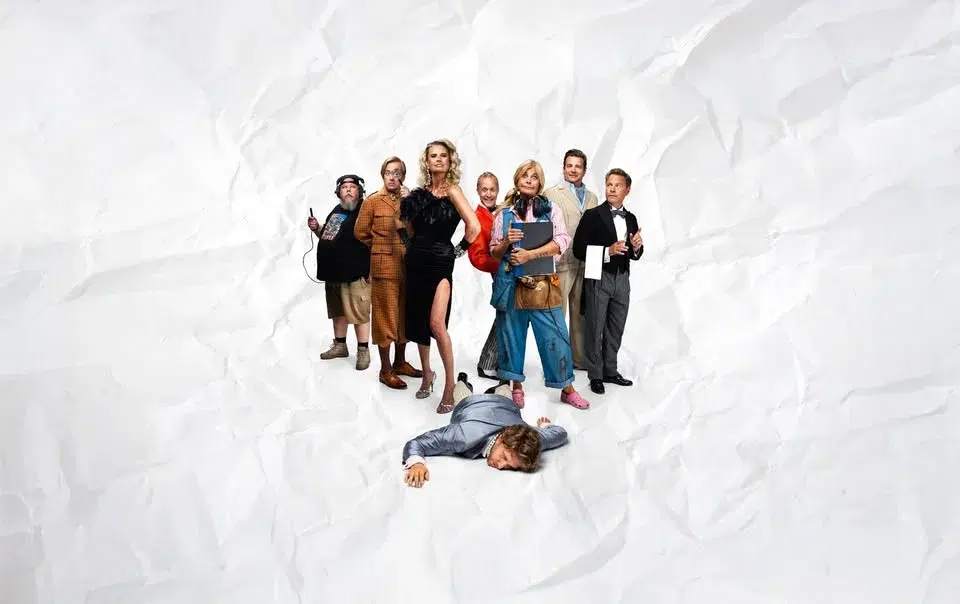 Pjäsen som går åt helvete – kaoskomedi i bästa Cluedo mordmystik-tappning!