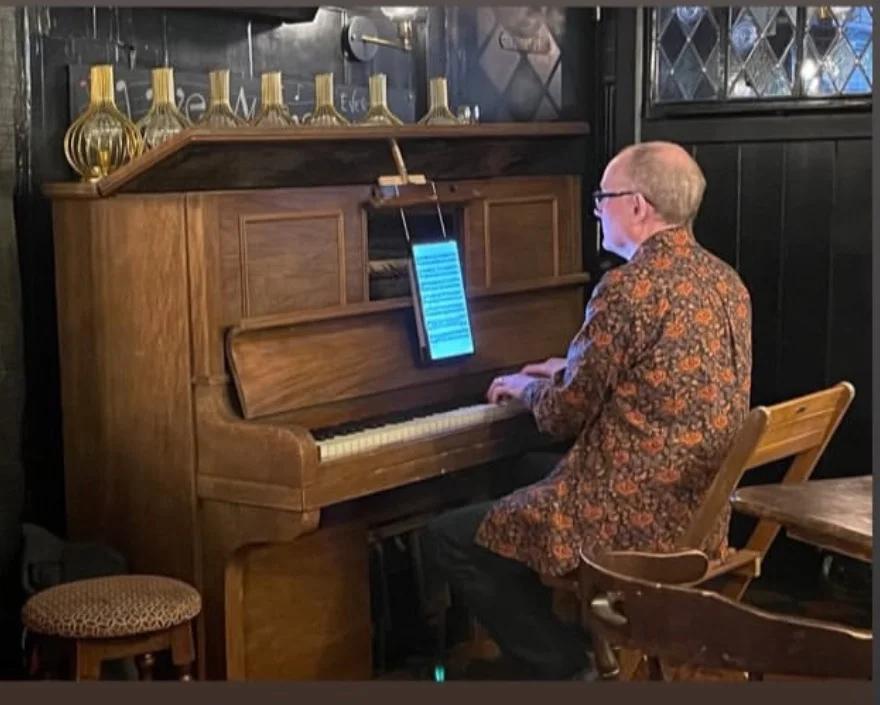Chris Raspin: Winters evening at the piano; the piano songbook