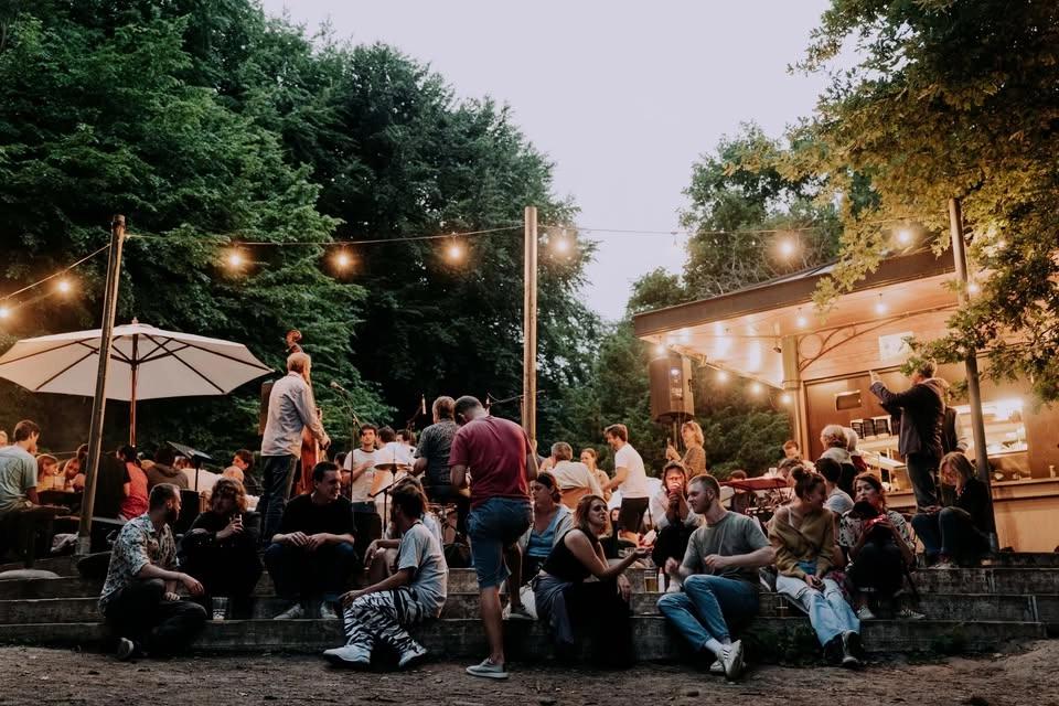 LE KIOSQUE ◊ JAZZ IN THE WOODS - SS26